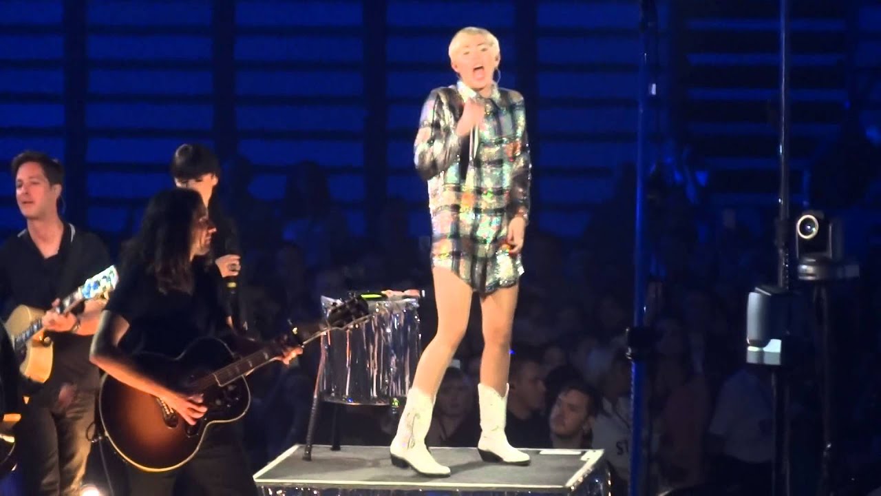 Jolene - Miley Cyrus- Bangerz Tour - Birmingham NIA - YouTube