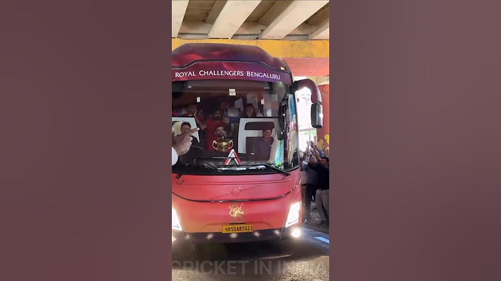 Anushka Sharma Virat Kohli Grand Entry in Victory Prade of Rcb after Win in Final 😍 #viratkohli