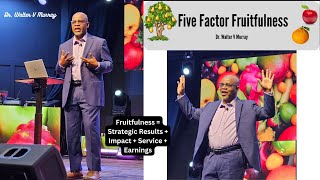 Dr. Murray speaking to leaders onVision, Mission and his RISE Framework