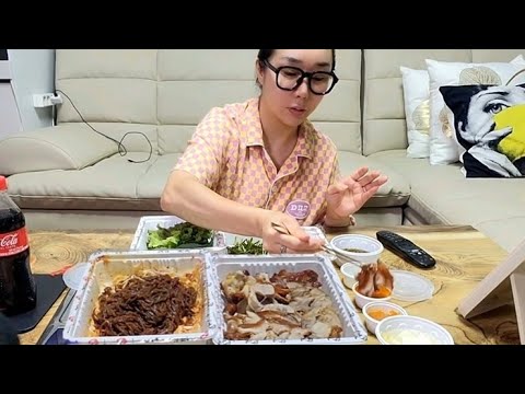 🍗<strong>몰래</strong>~ 혼자 늦게 먹는 약식. 족발은 너무 맛있어요~ 족발과비빔막국수 땡길때 그냥 시켜 먹기~💕Korean favorite <strong>food</strong>, jokbal mukbang