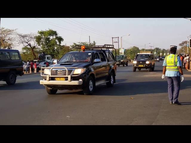 President Mutharika long convoy from the Airport. class=