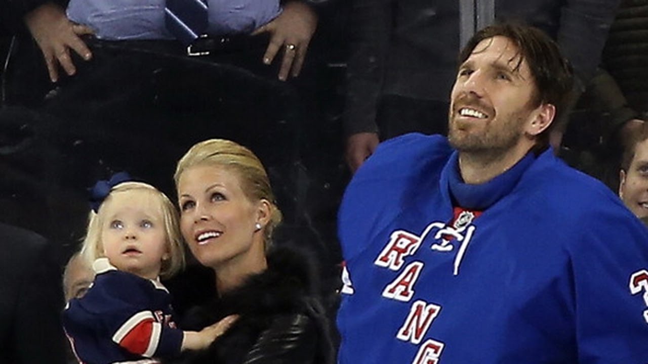 Henrik Lundqvist of NY Rangers surprises victim of Paramus bus crash