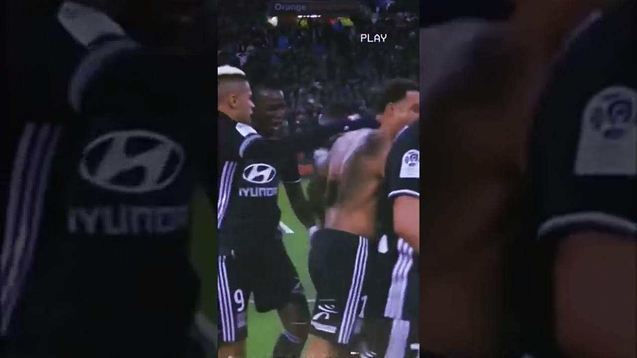 Memphis Depay cold moment