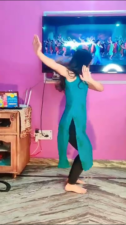 Koi ladki hai || aage hai barsaat || chak doom doom #koiladkihai #viralvideo
