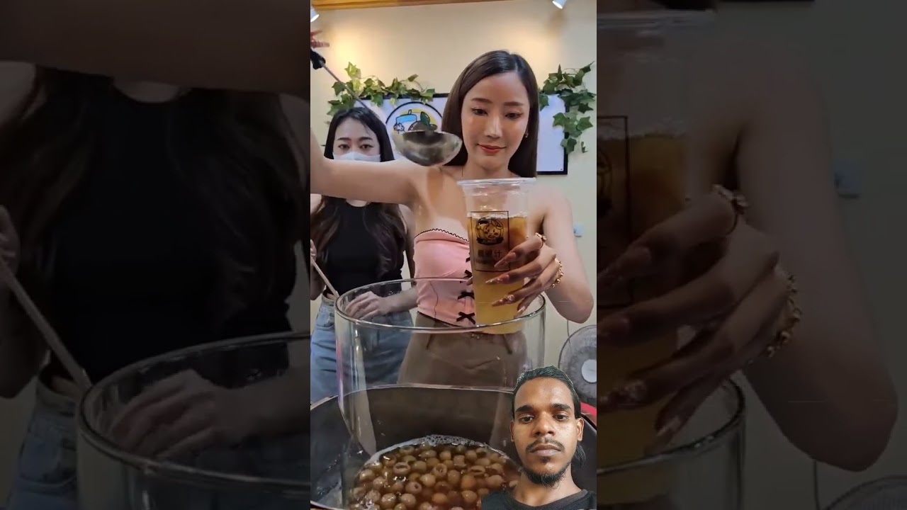 Smiling Angel! Thai Lady Selling Fresh Juice in Bangkok