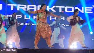 Hot Desi Girl Satge Dance