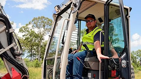 Takeuchi TB280FR excavator review | Earthmovers & Excavators