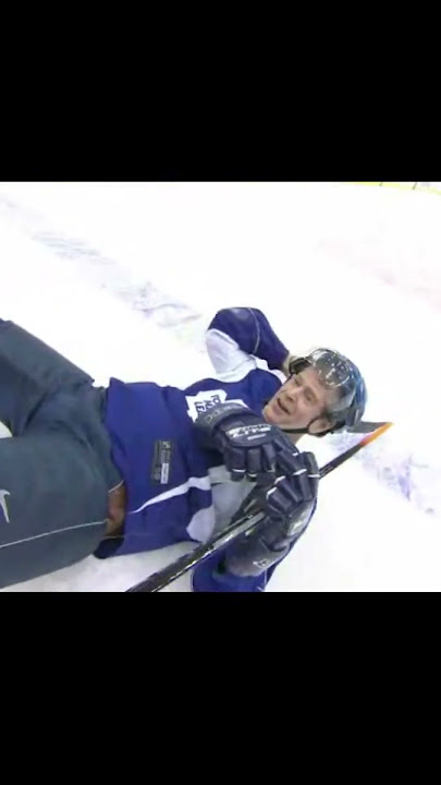 Leafs Rookie Luke Schenn and Leafs Reporter Paul Hendrick🤣 (2008-09) #leafs