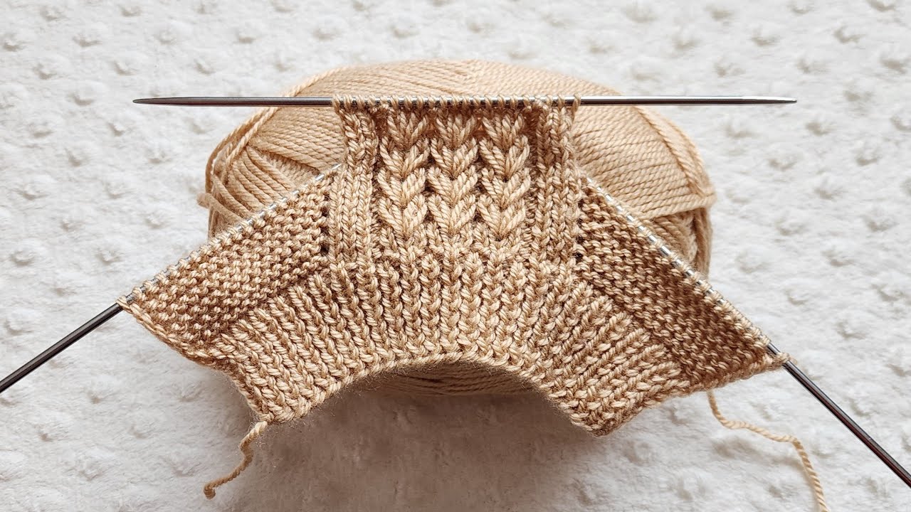 Очень простые бесшовные пинетки, связанные на двух спицах