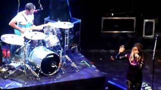 Ting Tings - Traffic Light @ Club Nokia in LA on 08-04-09