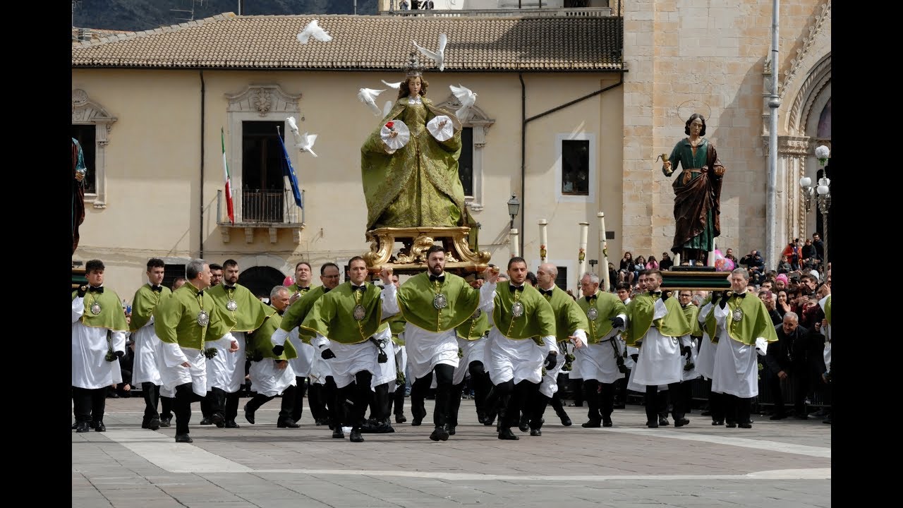 SULMONA - LA MADONNA CHE SCAPPA IN PIAZZA 2018 - YouTube