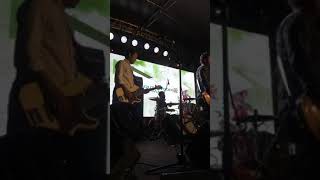Silent Sanctuary - Malayo na tayo (live at Southwoods mall)