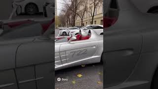 На Патриарших прудах заметили редчайший Mercedes за 274 миллиона рублей