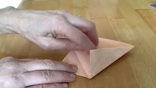 Anleitung zum Basteln von Origami-Kranichen als Frühlingsdeko für den Klassenraum