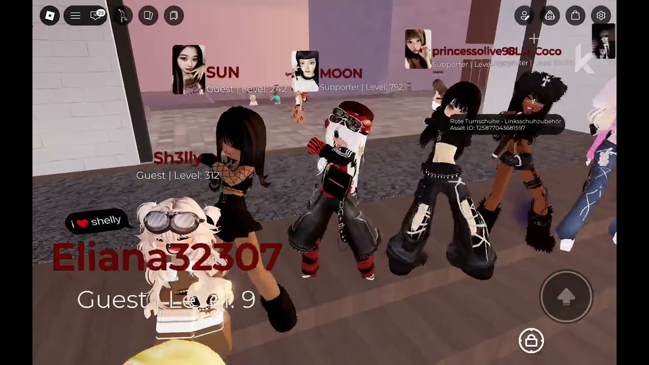Dancing wiht fans :3