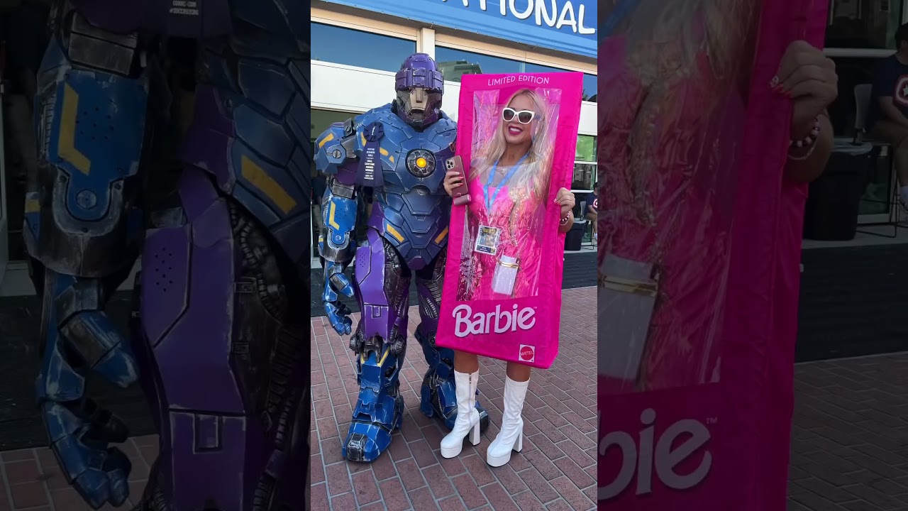 Sentinel invades San Diego Comic Con #marvelcosplay #comiccon #sdcc #xmen #cosplay #sentinels