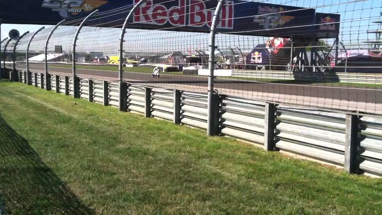 At the races - YouTube