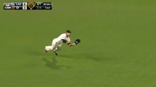 LAD@SF: Williamson lays out to rob Kershaw of a hit