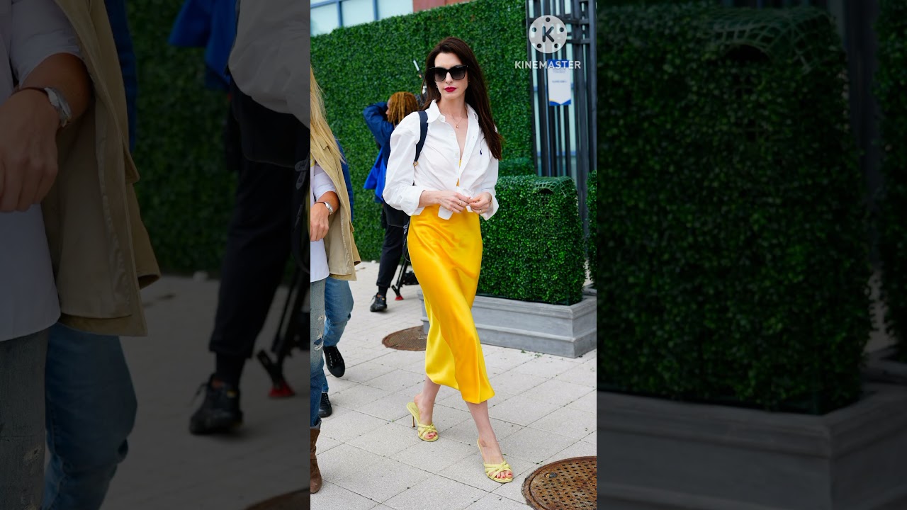 Anne Hathaway street style😎