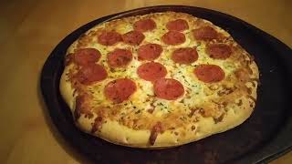 Lee's Frozen Pizza Reviews: Delissio - Pizzeria Vintage - Pepperoni