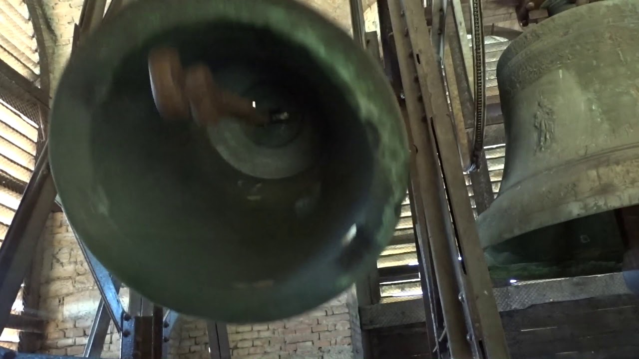 Eger (H) - Bazilika Déli tornyának harangjai egyesével