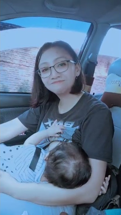 Menyusui Anak Di Mobil eps 105 || Mamamontu