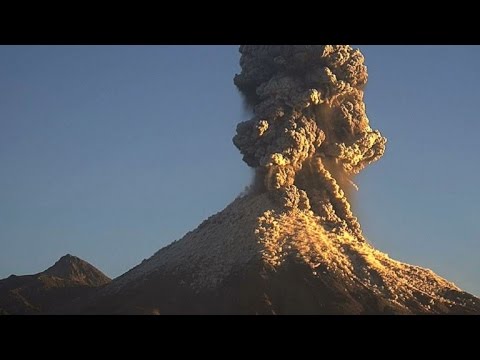 Éruption du volcan Colima au Mexique