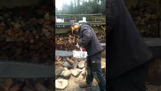Stihl 041AV 61cv Classic Vintage German Chainsaw. Starting and running and cutting.