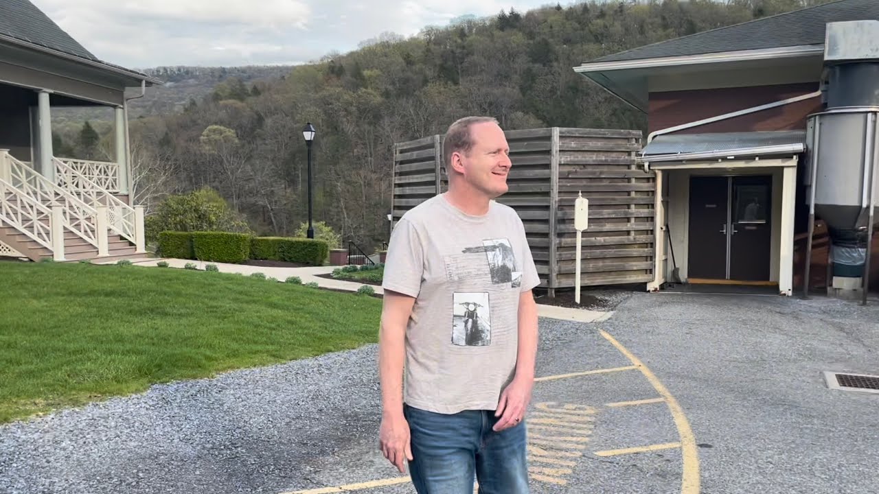 ĐI QUA PENNSYLVANIA CÙNG ANH ROB, CHỞ NGUYÊN MỘT XE CÂY ĐI THEO