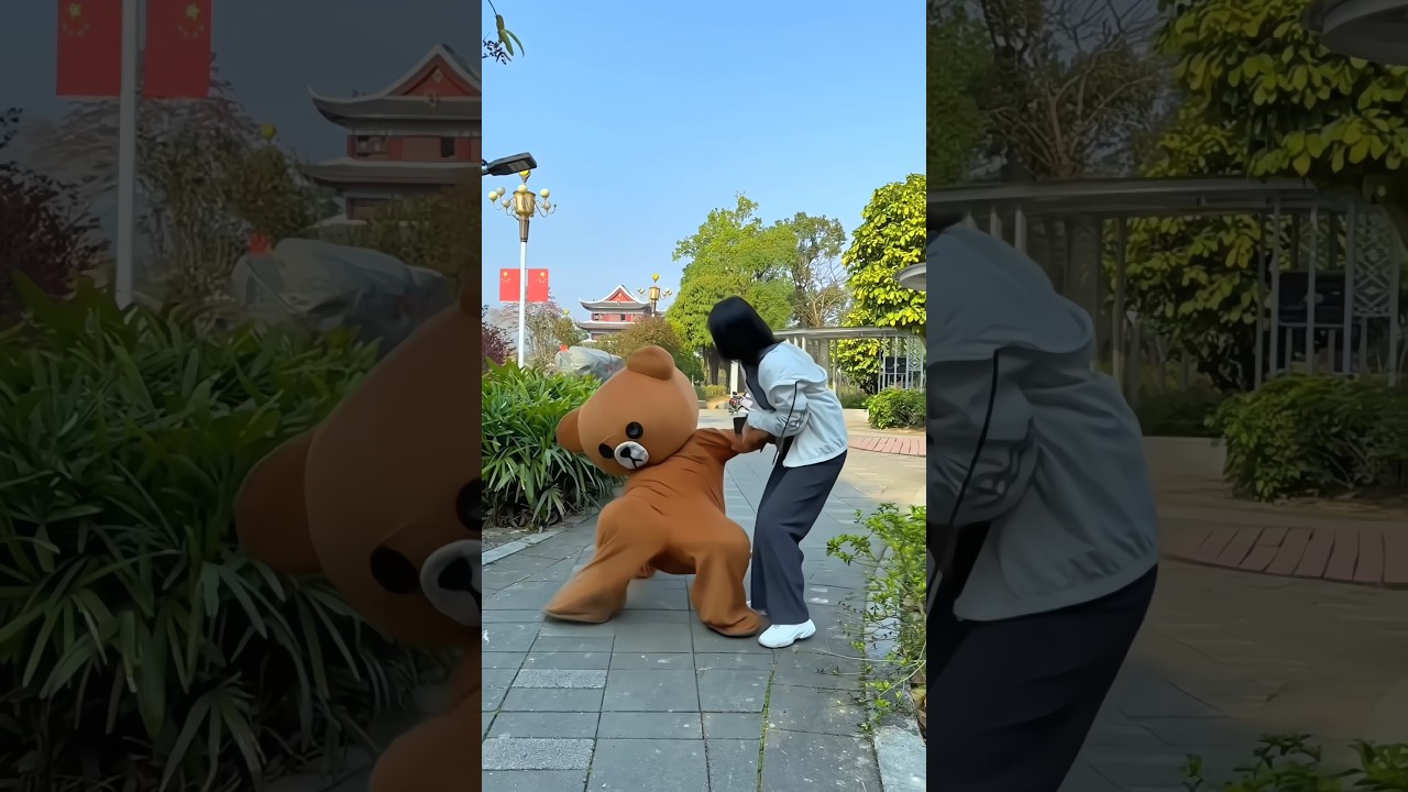 😱Two girls meet in the park