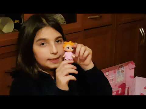 ბარბები, ლოლები და მათი სახლი.