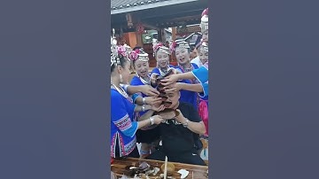 Tục mời rượu của người dân tộc Động - Quảng Tây - Trung Quốc