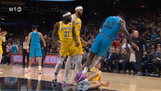 Patrick Beverley gets ejected for pushing DeAndre Ayton in the back