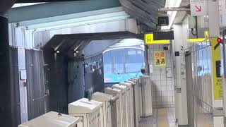 横浜市営地下鉄ブルーライン３０００Ｓ形快速　北新横浜駅通過　２０２２年１２月１４日水曜日撮影