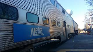 Metra 415 arriving and departing in Northbrook Metra Station