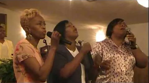 The Perryman Sisters singing "Praise Him" @Penteco...