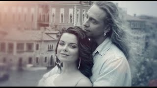 Erkak ayolni qora tanlilarga berib, tomosha qildi. Foxy bilan rus porno