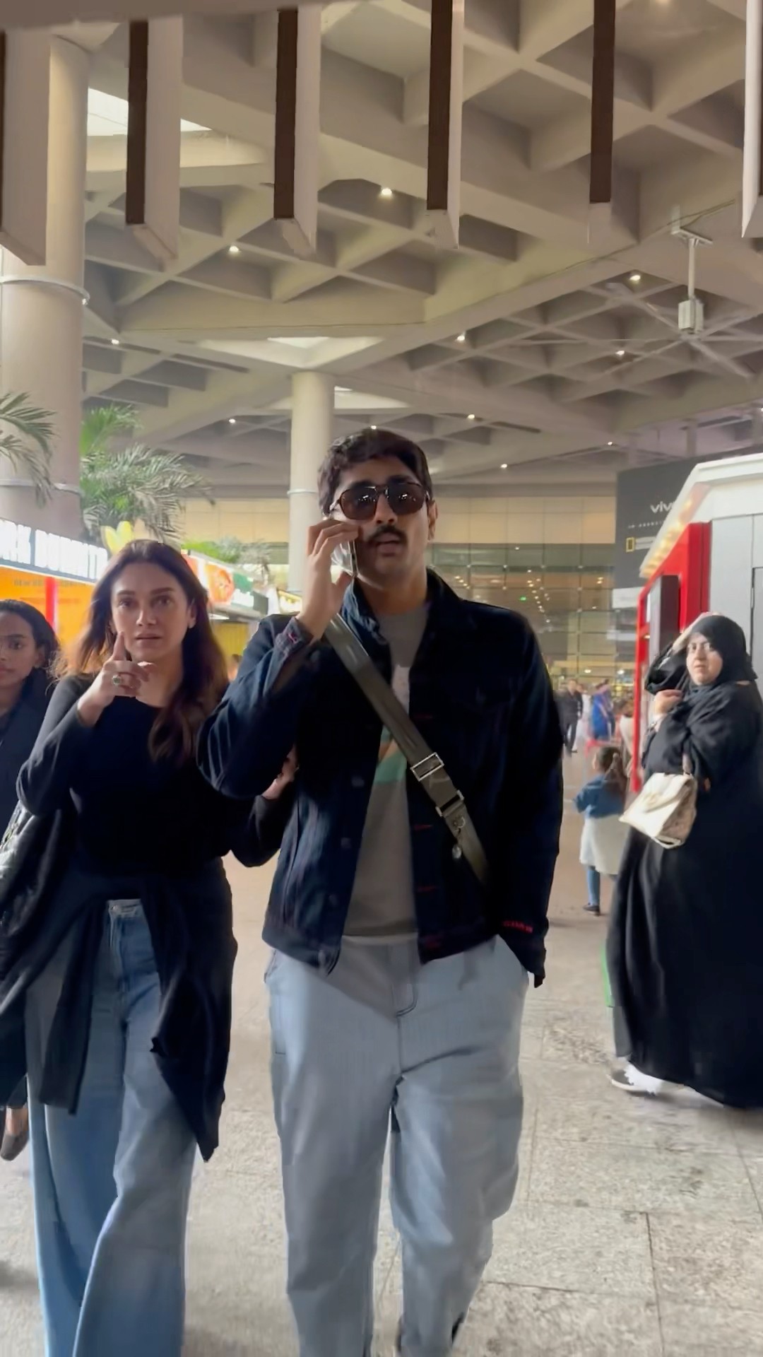Aditi Rao Hydari \u0026 Siddharth Spotted TWINNING With Each Other? #shorts #bollywood #couple