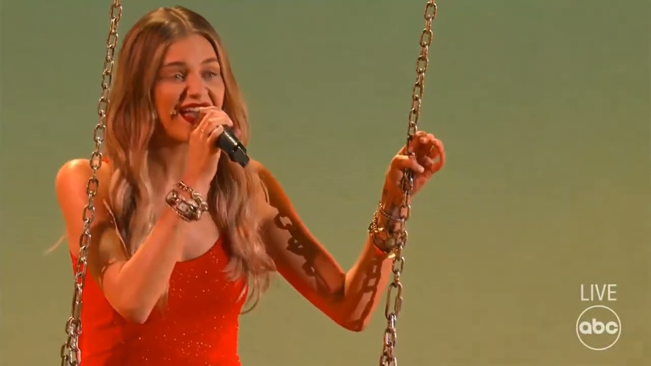 Kelsea Ballerini Performs I sit in Parks at The CMA Awards 2025