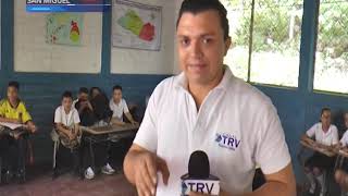 Centro escolar de caserío Agua Zarca piden pupitres para sus estudiantes