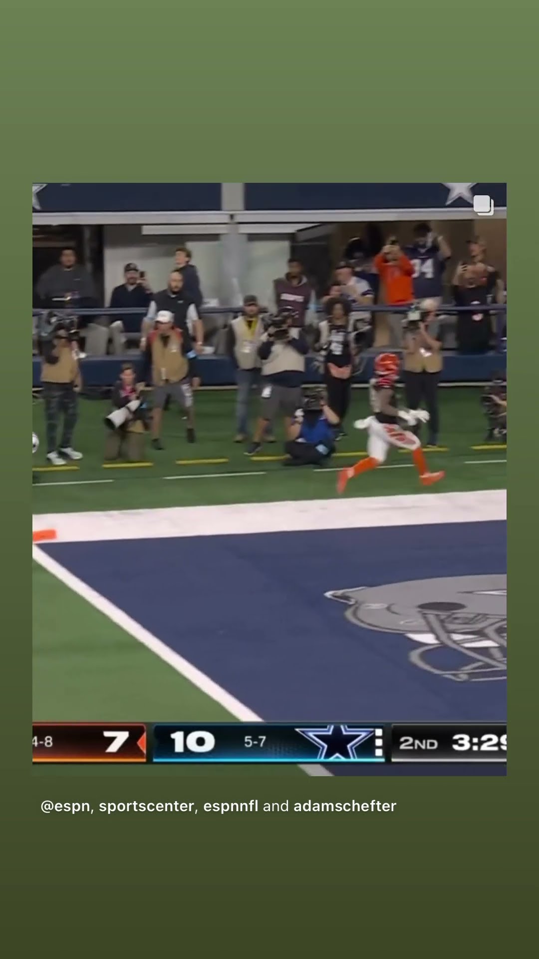 Down the sideline #hoodnews #chasebrown #joeburrow #bengals #cowboys #touchdown #omg