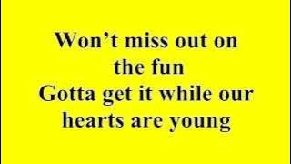 Hilary Duff- Chasing the sun lyrics