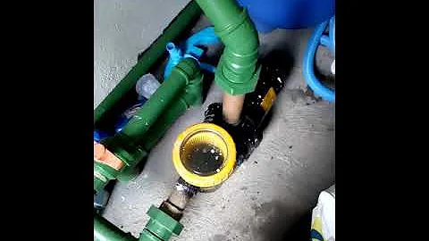 Como abrir a tampa do pré filtro da piscina?