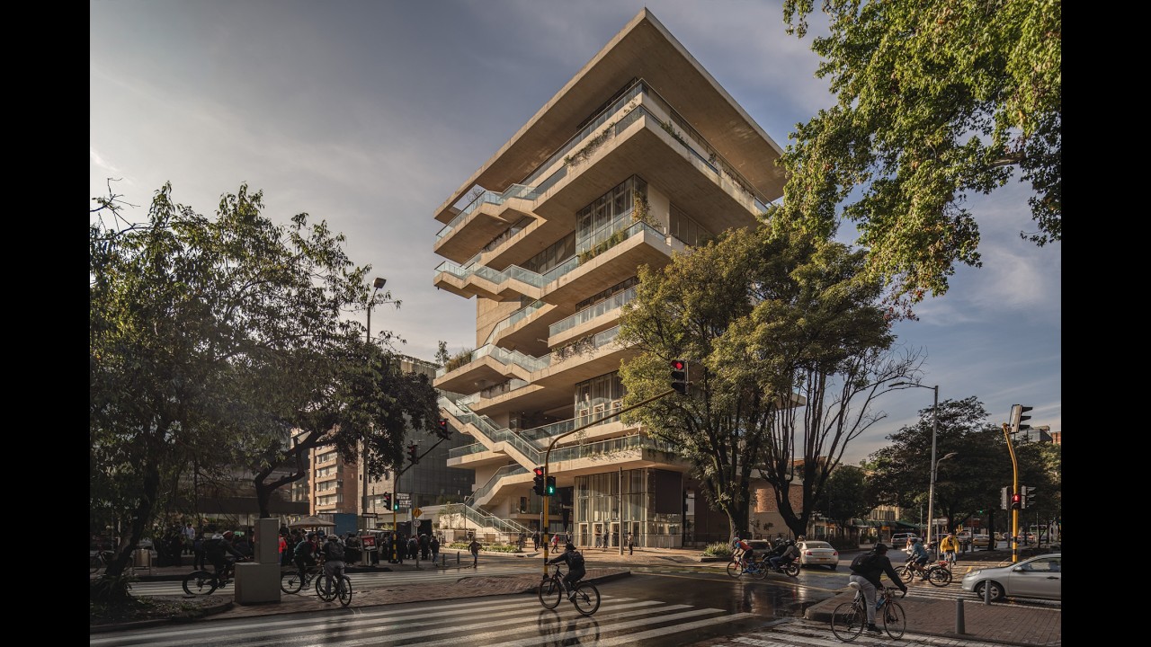 El Espacio Público Vertical: CEFE Chapinero | Alejandro Rogelis Arquitectura — Cine de arquitectura — Sitio Estudio