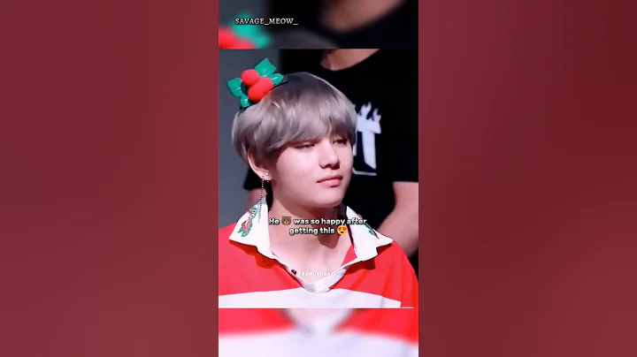 When taehyung 🐻 giving respect to army girl 😁 and her precious gift 😍 💜#bts #taehyung #army #btsedit