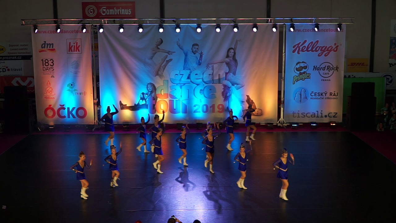 13. Mažoretky Pirouette - Mamma mia