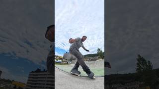 Una línea de fakie #aggressive #blading #skate #inlineskating #skatepark #roller
