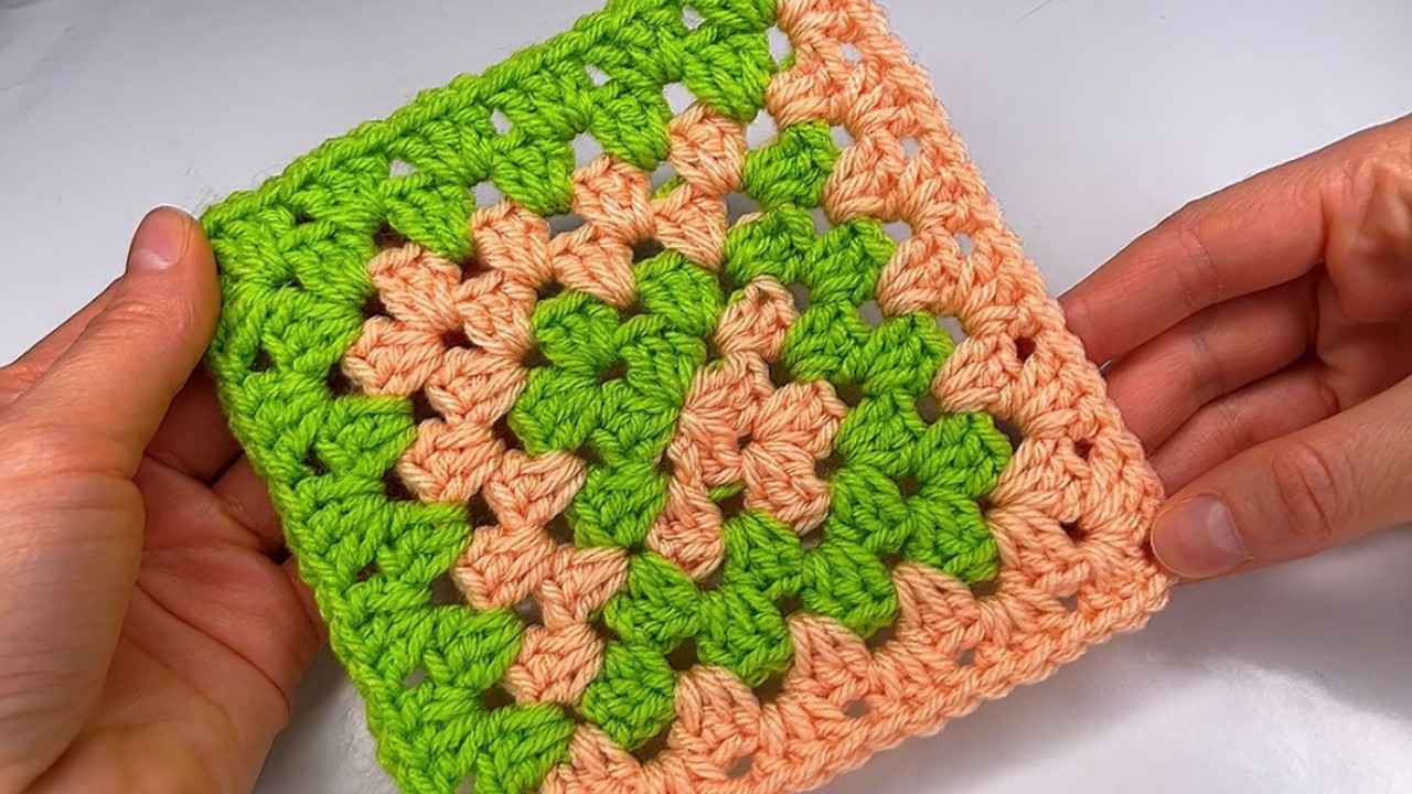 Новый узор для бабушкиных квадратов — пошаговый мастер-класс по вязанию крючком.