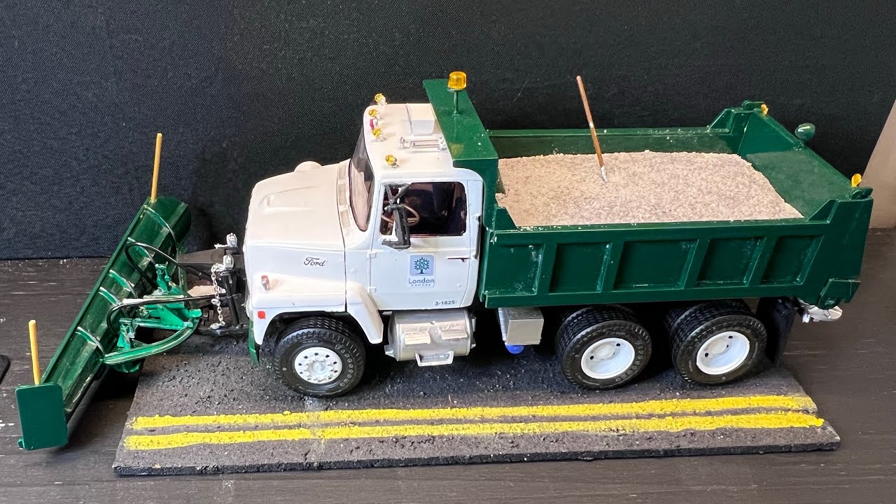 AMT Ford LNT-8000  Plow プラモデル AMT Ford LNT-8000 Snow Plow 1/24 Scale - Full Build - YouTube