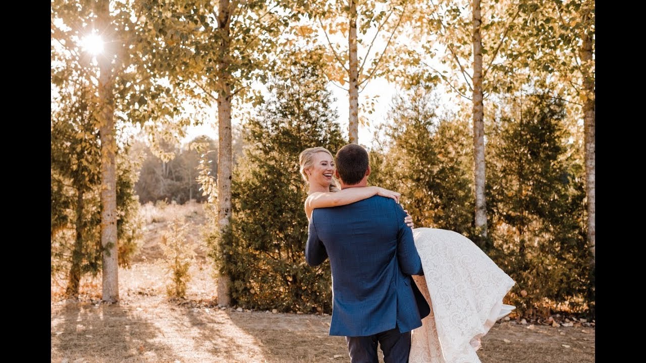 Kerren And Josh Green Villa Barn Independence Or Wedding